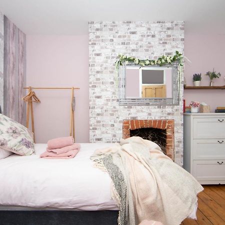 Cosy 3 Bedroom House - Private & Central - Ultra Wifi Canterbury Exterior foto